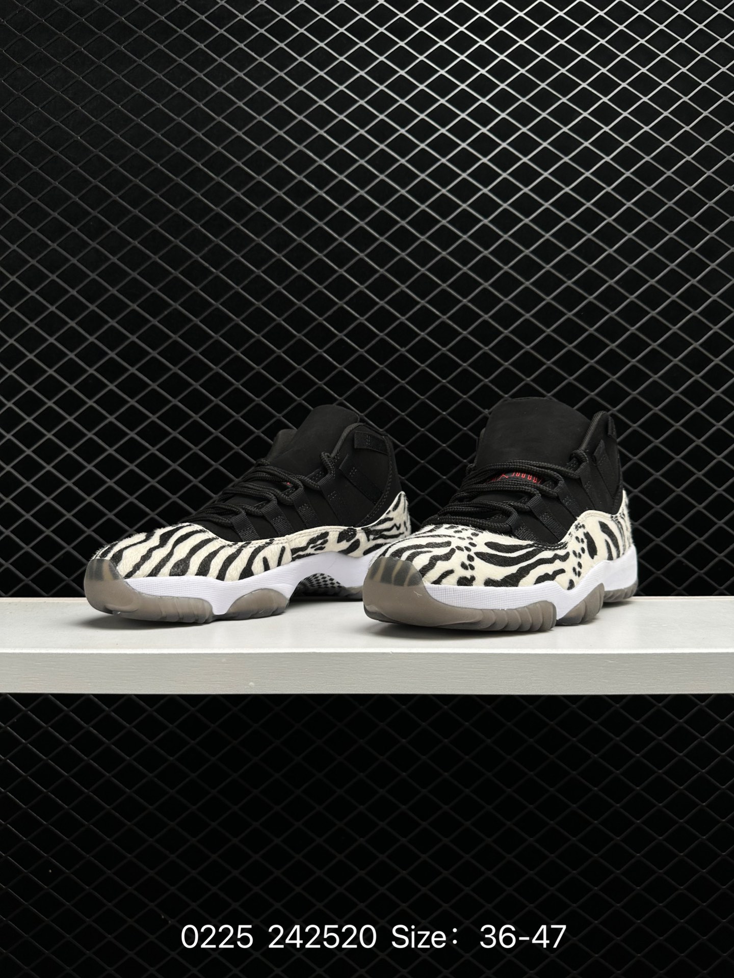 Air Jordan 11 Low “Legend Blue”